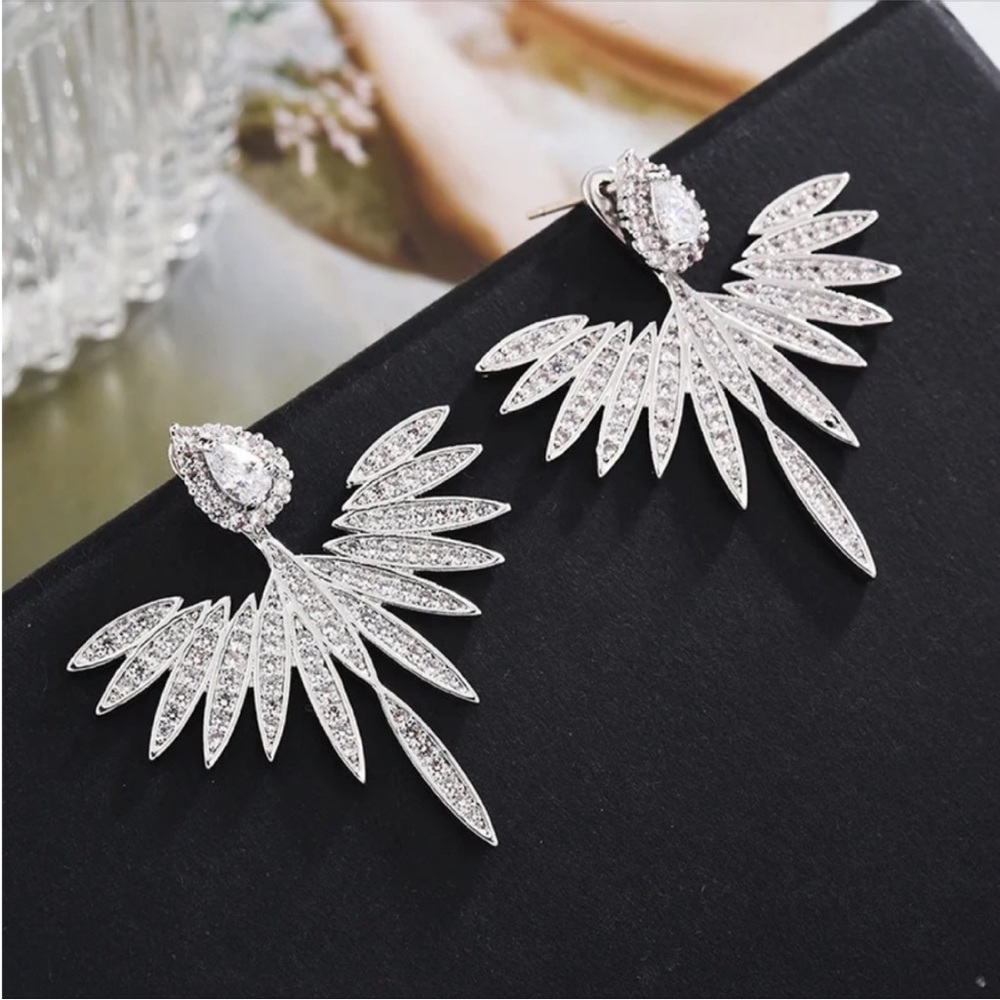 “Angel of Yours” Luxury Diamond Rhinestone Silver Zircon Gemstone Fancy Earrings - Picture 7 of 9